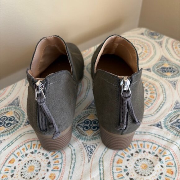 Reaction Kenneth Cole suede booties - Picture 3 of 6